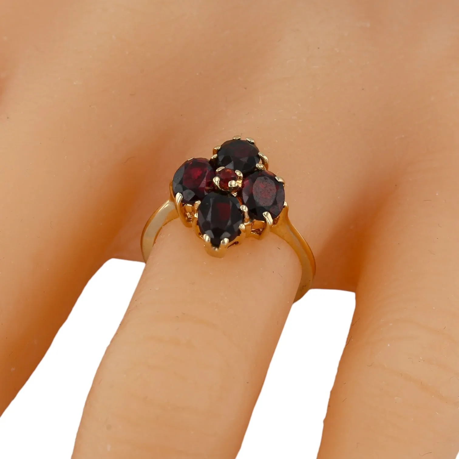 10K yellow gold Garnet clover ring-28407