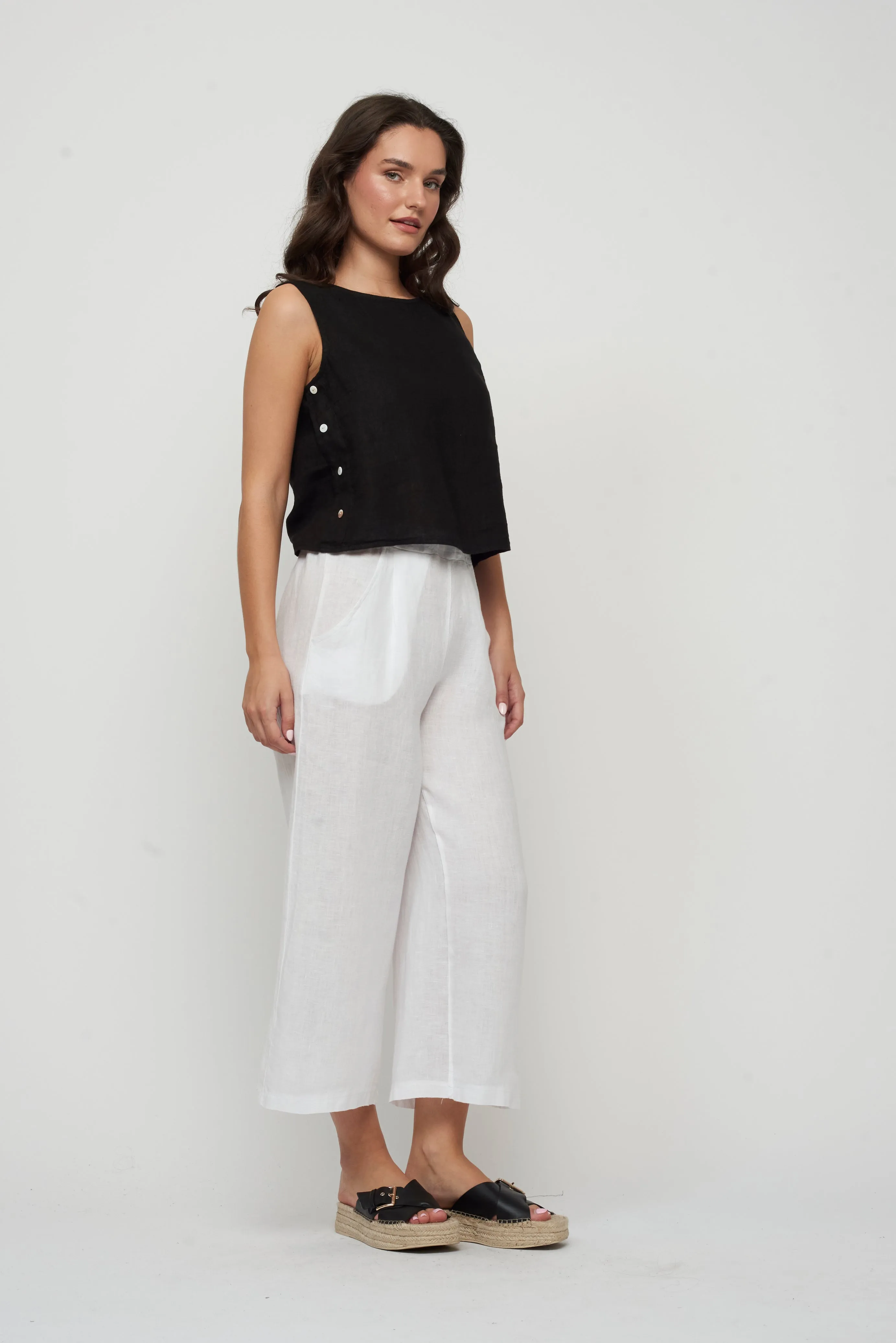 CROPPED LINEN TANK WITH BUTTONS (BLACK) - PISTACHE