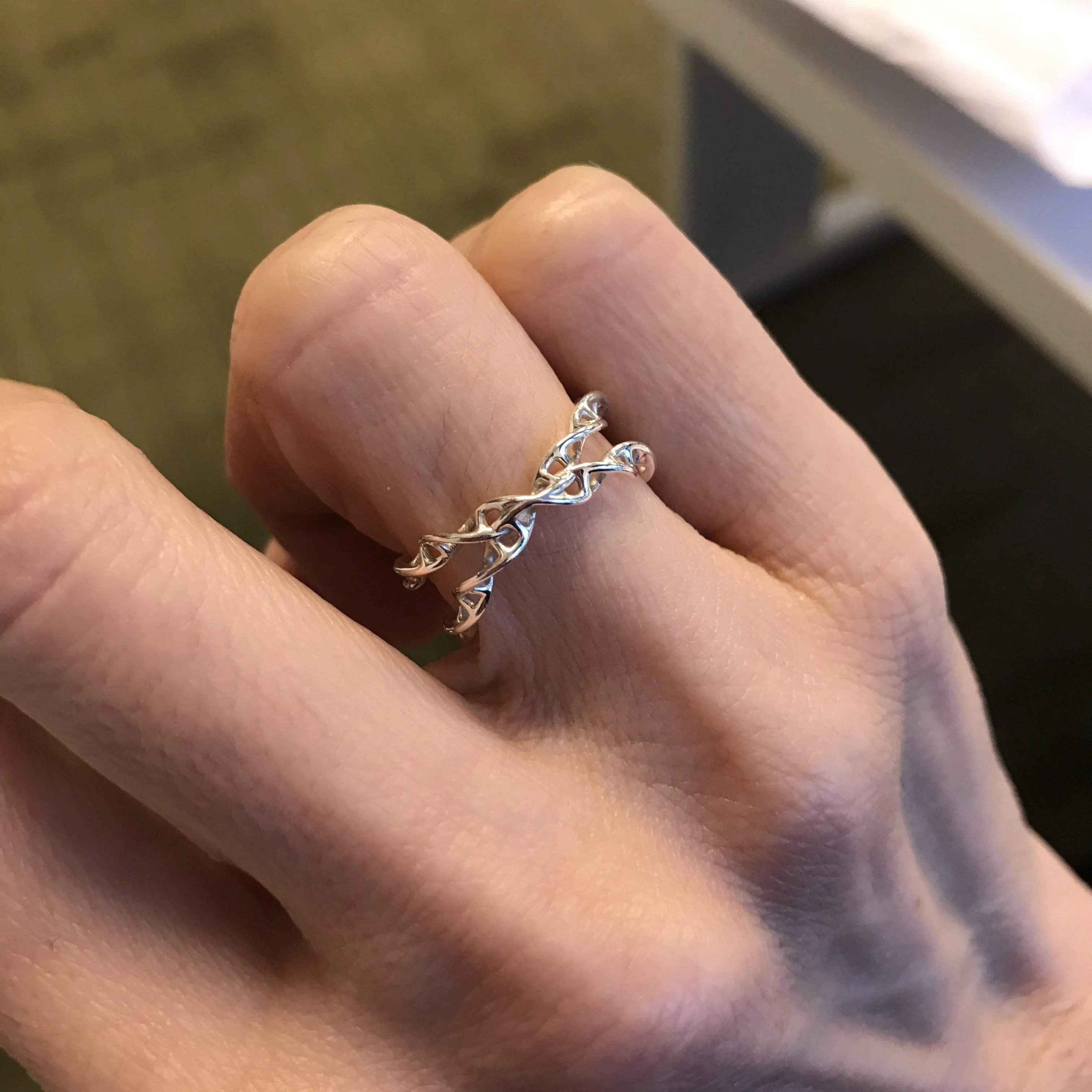 crossed DNA ring | silver