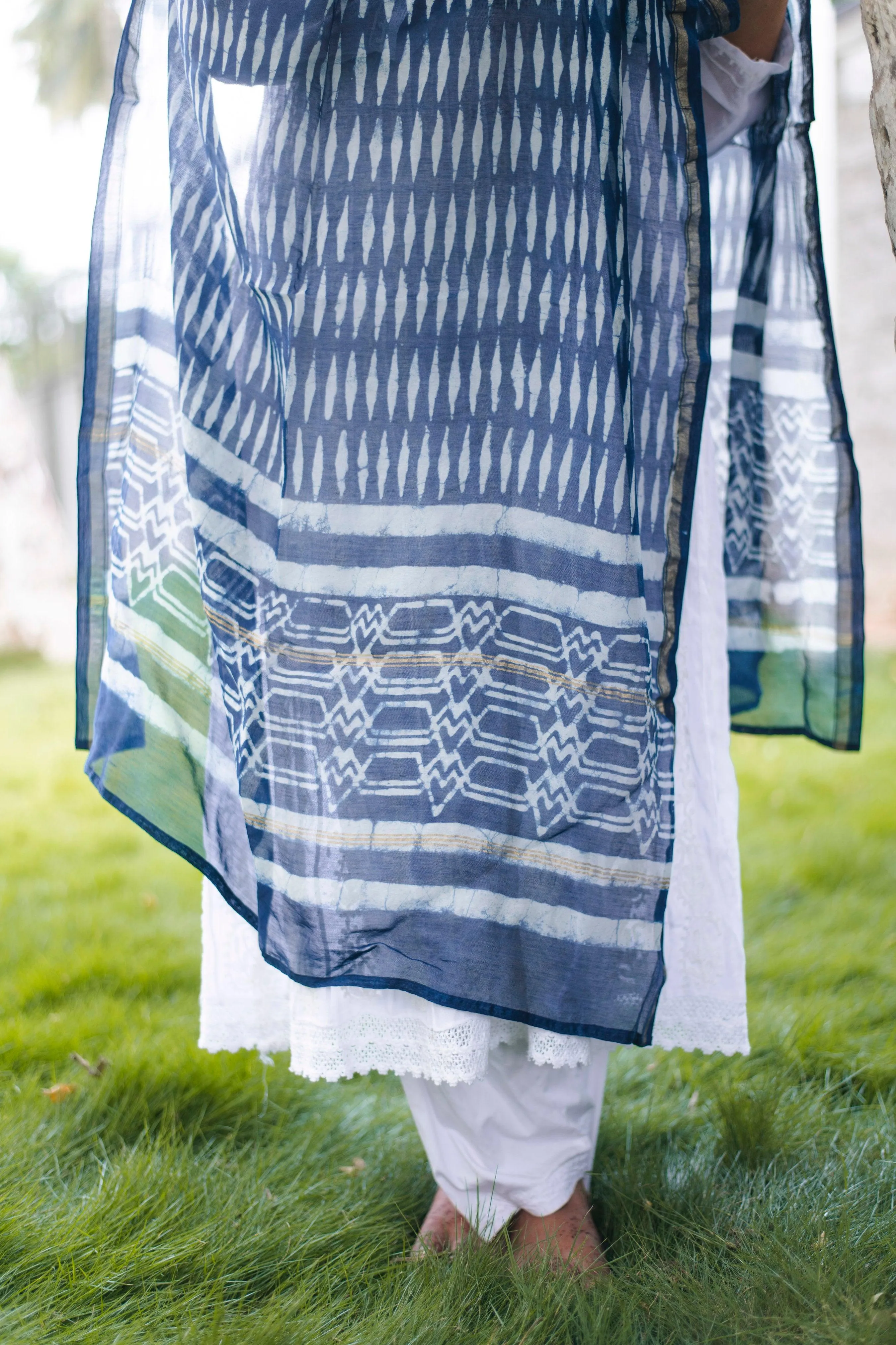 Kaisori Indigo Chanderi Dupatta - Teer boota